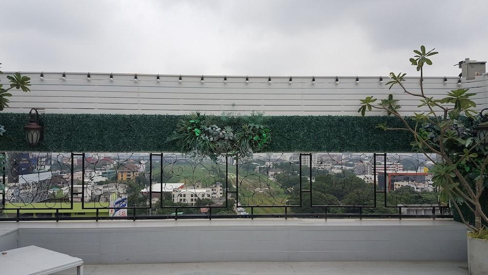The Kinn Bangkok Buitenkant foto
